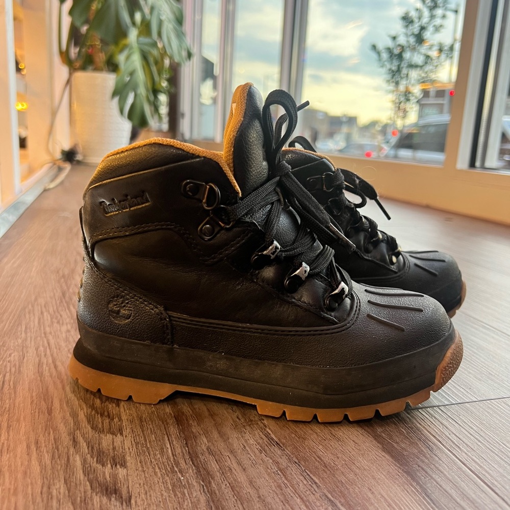 Timberland kids boots size 2 Black
